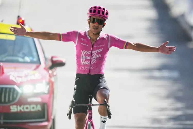 Carapaz wins stage 18 of Tour de France